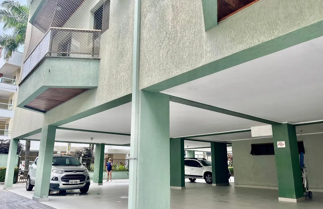 Apto a uma quadra da Praia Grande em Ubatuba-1